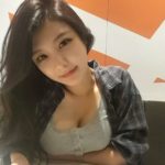 韓國F奶正妹Hyunseo Park　超短裙上台演講一雙超美長腿看得台下觀眾目不轉睛