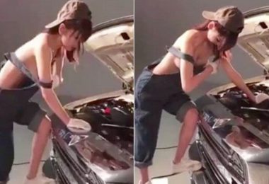 身材超兇！修車發現「真空上陣正妹」白皙美乳快掉出來…吊帶褲滑落急低頭檢查！