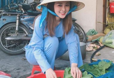 越南連賣菜斗笠正妹也超美！大眼甜笑讓人戀愛感十足：這次該朝聖了吧？