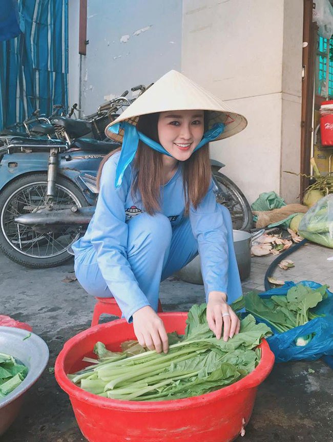 越南連賣菜斗笠正妹也超美！大眼甜笑讓人戀愛感十足：這次該朝聖了吧？